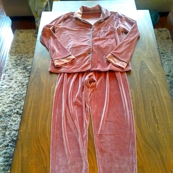 SHEIN Other - SHEIN Velvet Blush Pajamas ☺ 💤 Size Small